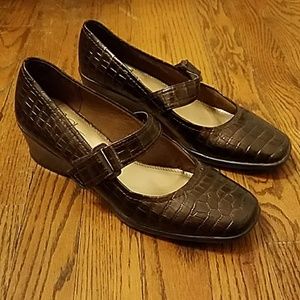 Life Stride shoes size 10